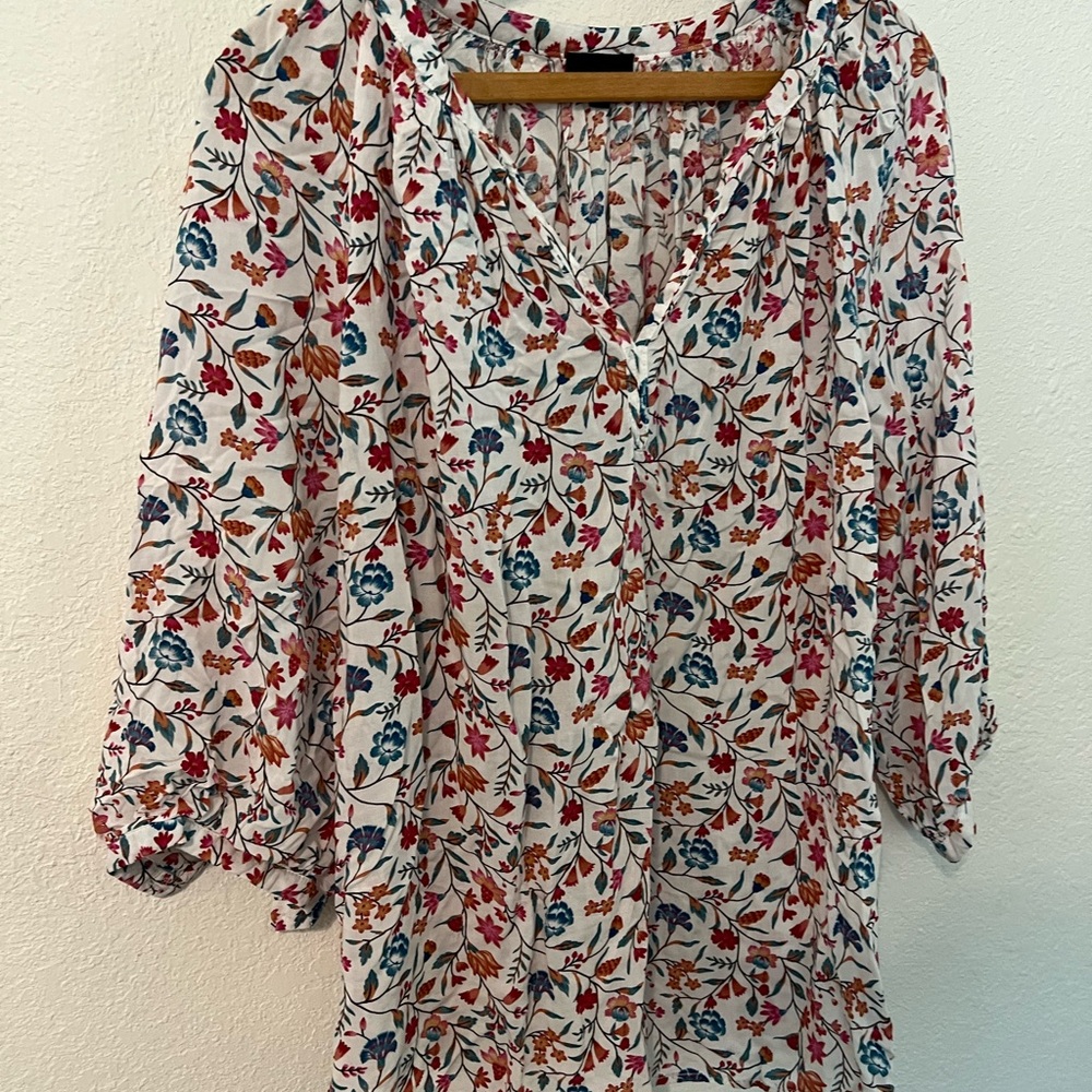 Floral Print V-Neck Women's Top (1X)